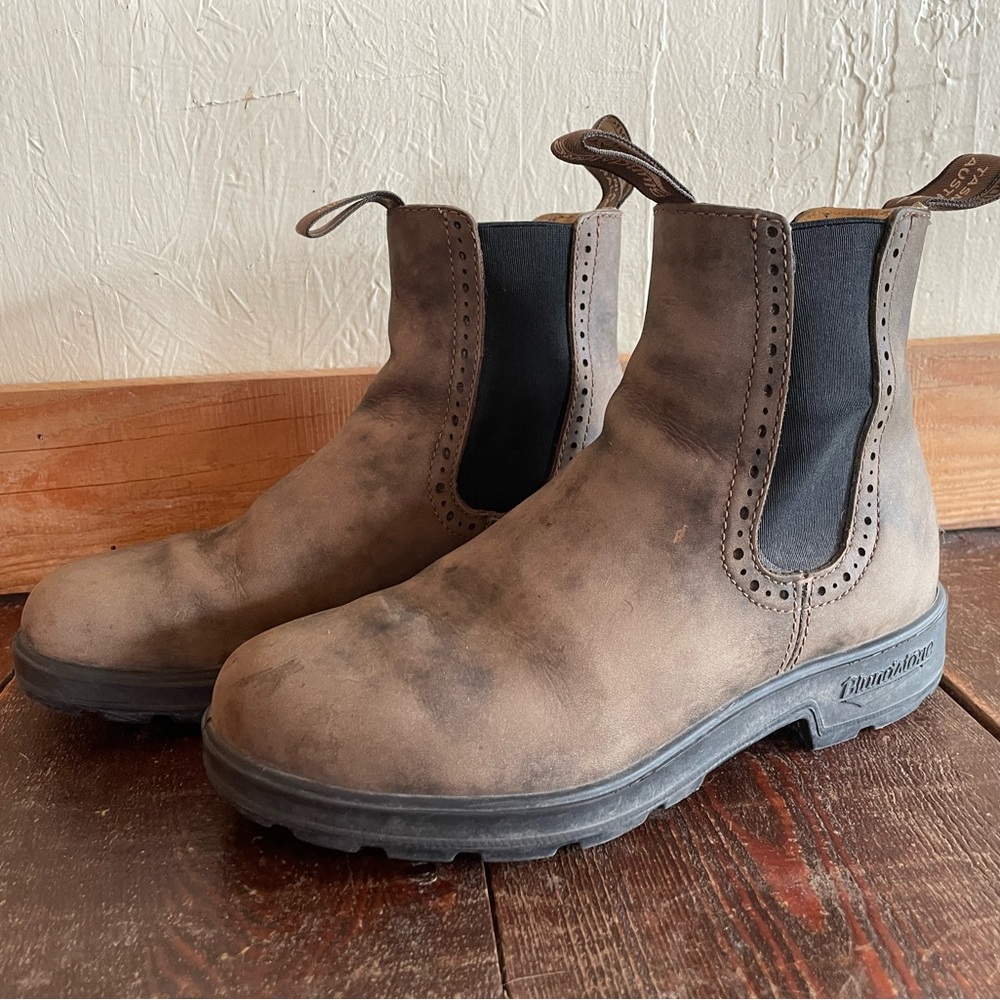 Women’s high top blundstone boots size 8
